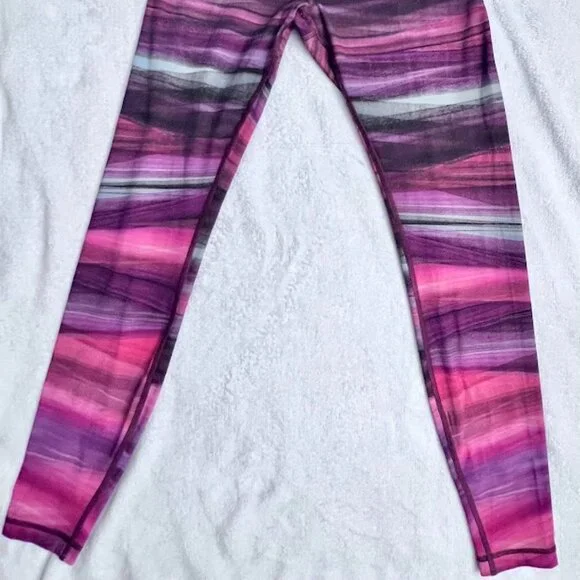 Lululemon Wunder Under Hi-Rise Tight *Central Saint Martins Nulux Size 8 - Picture 6 of 7